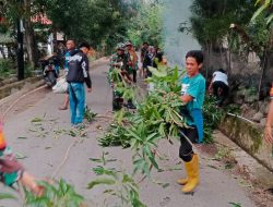 Antisipasi Banjir Dan Wabah Penyakit, Danramil 03/Tompobulu Pimpin Karya Bakti Pembersihan Selokan