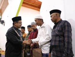 Safari Ramadhan di Uluere, Pj. Bupati Bantaeng Serahkan Bantuan Dana Hibah