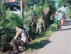 Peduli Kebersihan lingkungan, Danramil 02/Eremerasa Pimpin Karya Bakti Pembersihan Selokan