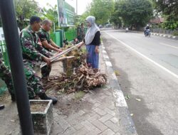 Danposramil Uluere Pimpin Karya Bakti Pembersihan Selokan di Desa Bonto Maccini
