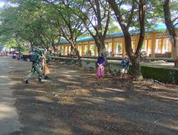 Wujudkan Lingkungan Bersih, Babinsa Koramil 03/Tompobulu Ajak Warga Bersihkan Pasar
