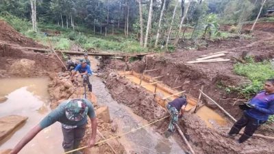 Satgas TMMD Kodim 1424/Sinjai Lanjutkan Pembangunan Jembatan di Desa Arabika