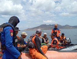 Tim SAR Gabungan Lanjutkan Pencarian ABK yang Jatuh Saat Tarik Jangkar di Pelabuhan Terong Adonara
