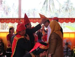 Bupati dan Wabup Lutim Diterima Secara Adat To Pamona Lewat Ritual Pekasiwia di Mangkutana