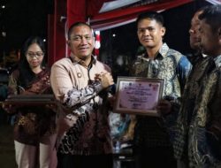 Bupati Irwan Beri Penghargaan kepada Paskibra Usai Tuntaskan Tugas Kenegaraan HUT ke-80 RI