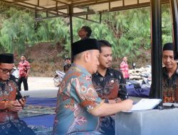 Bupati Irwan Jadi Teladan, Tetap Disposisi Surat di Tengah Kesibukan Demi Pelayanan Cepat