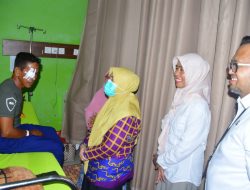 Bupati Sinjai Pastikan Petugas Damkar Korban Kecelakaan Kerja Dapat Penanganan Optimal
