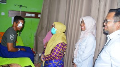 Bupati Sinjai Pastikan Petugas Damkar Korban Kecelakaan Kerja Dapat Penanganan Optimal
