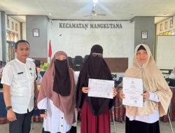 Jemput Bola di Mangkutana, Disdukcapil Lutim Tuntaskan 296 Layanan Kependudukan