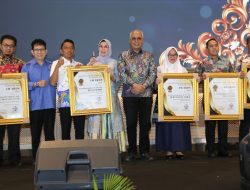 Kartu Lutim Pintar dan Lutim Lansia Antar Irwan Bachri Syam Raih PWI Sulsel Awards 2026