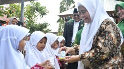 Bupati Sinjai dan Muslimat NU Salurkan 93 Dos Susu, Lima Kecamatan Jadi Sasaran